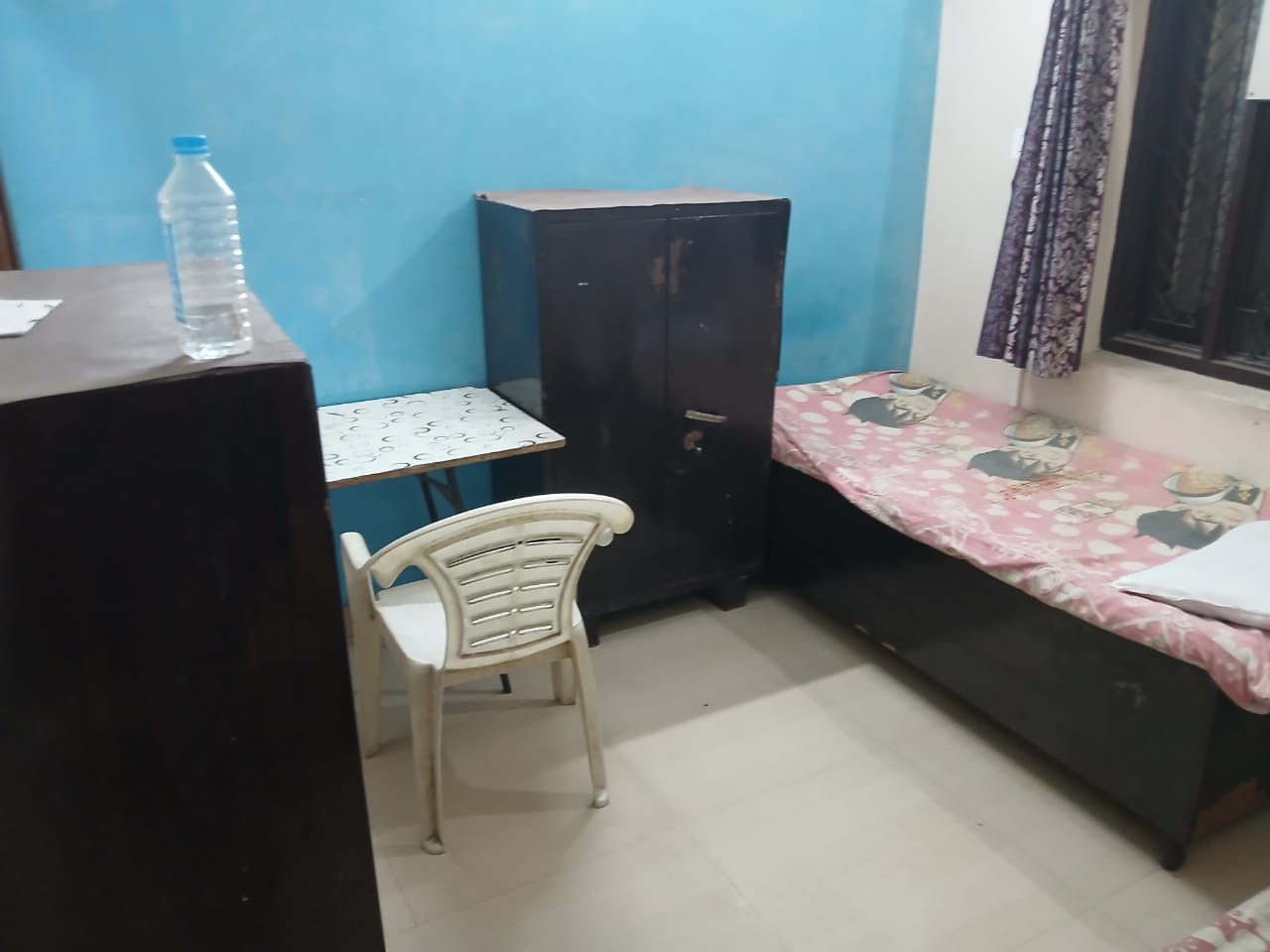 Clean dining area at Mittal PG